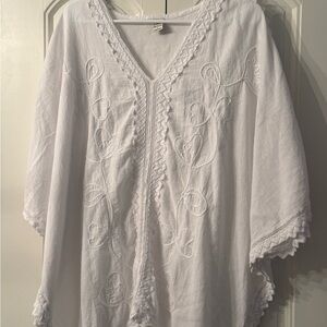 Chic White Embroidered Women's Tunic